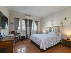 villa en Venta en Benahavis. LEPV-T4244