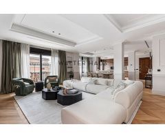 Piso exterior en venta en Jerónimos, Madrid.. EGYB-T650