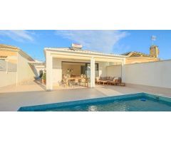 villa en Venta en Torrevieja. ETRV-T1517