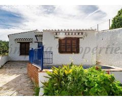 villa en Venta en Cómpeta. RLJO-T6404