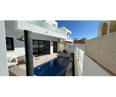 villa en Venta en Los Montesinos. ETRV-T1836
