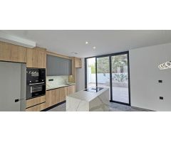villa en Venta en Torrevieja. ETRV-T1846