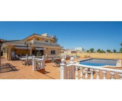 villa en Venta en Torrevieja. ETRV-T1897