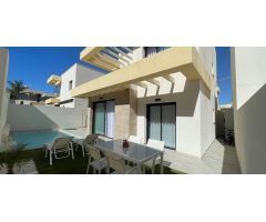 villa en Venta en Los Montesinos. ETRV-T1937