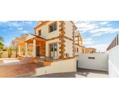 villa en Venta en Torrevieja. ETRV-T2136