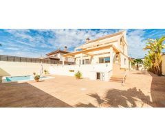 villa en Venta en Torrevieja. ETRV-T2136