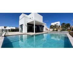 villa en Venta en Las Colinas Golf. ETRV-T2333