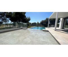 villa en Venta en Las Colinas Golf. ETRV-T2333