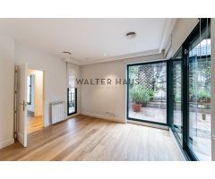 Chalet en alquiler con jardín y piscina en El Viso, Madrid.. EGYB-T655