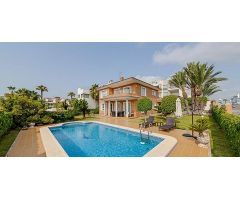 villa en Venta en Torrevieja. ETRV-T2498