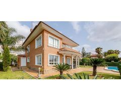 villa en Venta en Torrevieja. ETRV-T2498