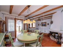 Gran casa de pueblo en venta en Javea. SISK-T105