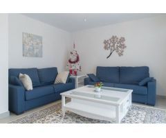 Villa reformada con piscina privada y garaje. SISK-T124