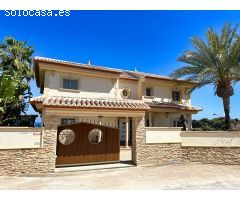 Lujosa villa con impresionantes vistas al mar en venta en Benissa, La Fustera. SISK-T182