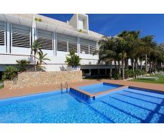 Apartamento con espectaculares vistas al mar y la montaña en Altea Hills. SISK-T183