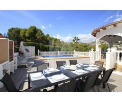 Exclusiva villa en venta en Moraira con impresionantes vistas abiertas.. SISK-T209