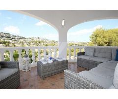 Exclusiva villa en venta en Moraira con impresionantes vistas abiertas.. SISK-T209