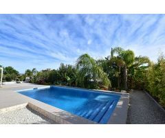 Villa de lujo en venta en Jávea con vistas al mar. SISK-T223