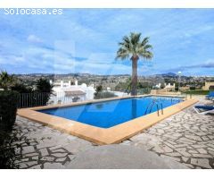 Bungalow en venta en Moraira , Costa Blanca.. SISK-T233