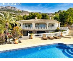 Chalet reformado con gran parcela y preciosas vistas al mar en Altea. SISK-T269