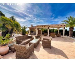 Chalet reformado con gran parcela y preciosas vistas al mar en Altea. SISK-T269