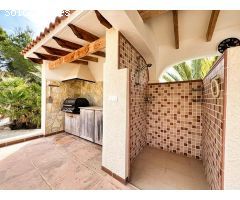 Chalet reformado con gran parcela y preciosas vistas al mar en Altea. SISK-T269