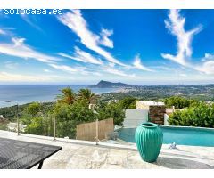 Villa de lujo con impresionantes vistas al mar en venta en Altea. SISK-T270
