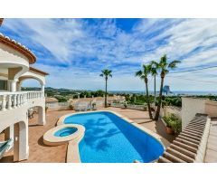 Villa de 6 dormitorios con apartamento de invitados en Calpe. SISK-T73