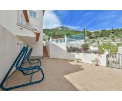 Villa de 6 dormitorios con apartamento de invitados en Calpe. SISK-T73