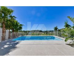Exclusiva y Moderna villa en venta en Altea, Costa Blanca.. SISK-T404