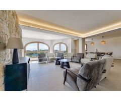 Exclusiva y Moderna villa en venta en Altea, Costa Blanca.. SISK-T404