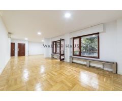 Piso en venta con terraza a reformar en Nueva España, Madrid.. EGYB-T693