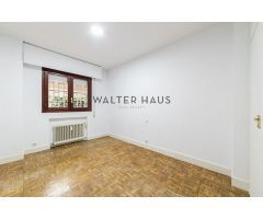 Piso en venta con terraza a reformar en Nueva España, Madrid.. EGYB-T693