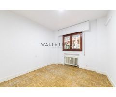 Piso en venta con terraza a reformar en Nueva España, Madrid.. EGYB-T693