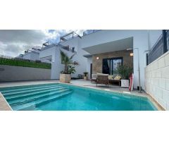 villa en Venta en Benijofar. ETRV-T2741