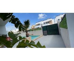 villa en Venta en Benijofar. ETRV-T2741