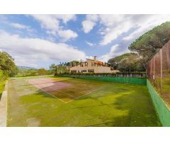Chalet de lujo con piscina y pista de tenis en Santa Cristina d amp;apos;Aro, Costa Brava. EGYB-T696