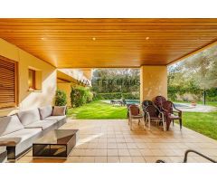 Chalet de lujo con piscina y pista de tenis en Santa Cristina d amp;apos;Aro, Costa Brava. EGYB-T696