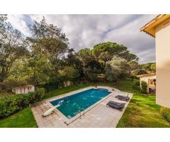 Chalet de lujo con piscina y pista de tenis en Santa Cristina d amp;apos;Aro, Costa Brava. EGYB-T696