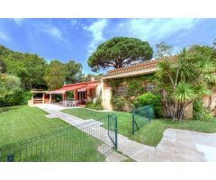 Encantadora casa independiente con jardín llano, piscina y apartamento anexo en Tamariu. XNVV-T973