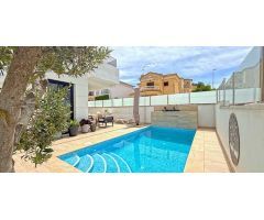 villa en Venta en Orihuela Costa. ETRV-T2856
