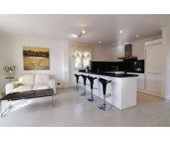Apartamento de 2 dormitorios en Benissa Costa, con piscina comunitaria y bonitas vistas abiertas, a 