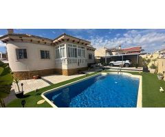 villa en Venta en Bigastro. ETRV-T2871