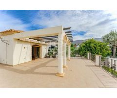 villa en Venta en Adeje. UEBZ-T1379