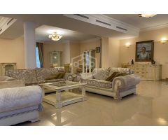 villa en Venta en Castelldefels. UEBZ-T1385