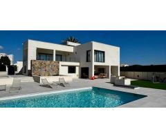 villa en Venta en Torrevieja. ETRV-T2991