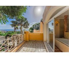 villa en Venta en Adeje. UEBZ-T999