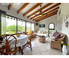 Bungalow en venta en Villotel, Moraira: 2 dormitorios y piscina comunitaria. SISK-T413