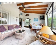 Bungalow en venta en Villotel, Moraira: 2 dormitorios y piscina comunitaria. SISK-T413
