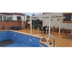 villa en Venta en Hondon De Las Nieves. ETRV-T3164